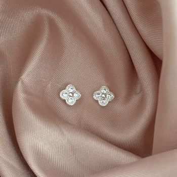 Brinco Trevo Pequeno com Zirconia Prata 925 - 1011... - Roanne Jóias