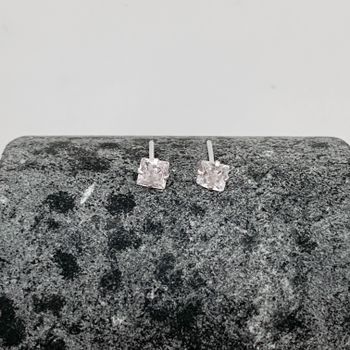 Brinco Carrê Zirconia Cristal 4x4mm Prata 925 - 12... - Roanne Jóias