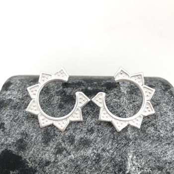 Brinco Prata Legítima 925 Flor Redonda Vazada - 12... - Roanne Jóias