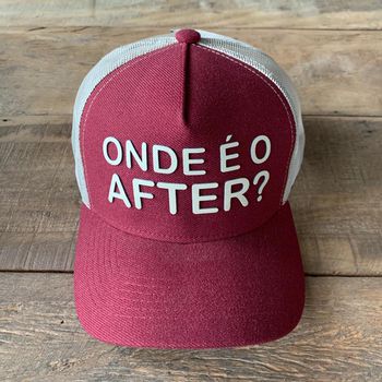 BONÉ ABA CURVA VERMELHO - ONDE É O AFTER ESTILO TR... - TCHUCO STORE - GRANDES MARCAS