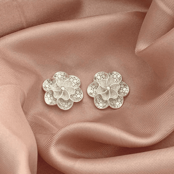 Brinco Flor Trabalhada Rendada Prata 925 - 1011832... - Roanne Jóias