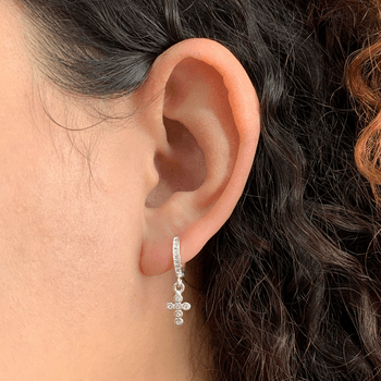 Argola Prata Legítima Cravejada e Pingente Cruz co... - Roanne Jóias