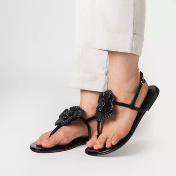 Sandalia Laroche Hellen Flor em Couro - Preto - Calçados Laroche