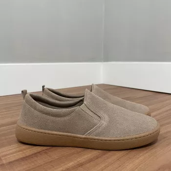 Slip On Camila - Couro Camurça Areia - B548 - Outlet Banana Rosa