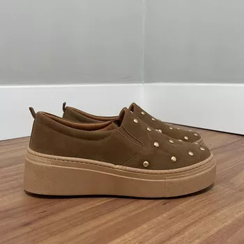 Slip On Charlotte - Camurça Caramelo - B564 - Outlet Banana Rosa