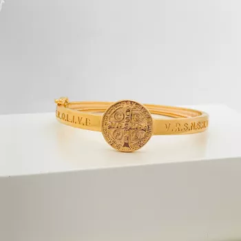 Bracelete Medalha Sao Bento Banhado a Ouro 18k - 1... - Roanne Jóias