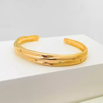 Bracelete Aberto com Textura Orgânica Banhado a Ou... - Roanne Jóias