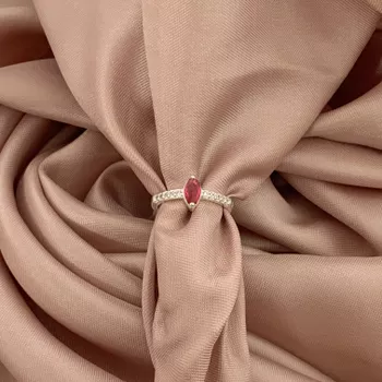 Anel Navete Zirconia Rosa Cereja e Zirconia no Aro... - Roanne Jóias