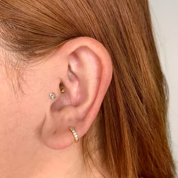 Argola Click Cravejada Zirconia Cristal Semijoia B... - Roanne Jóias