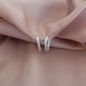 Argola Grande Triangular com Zirconia Prata 925 - ... - Roanne Jóias