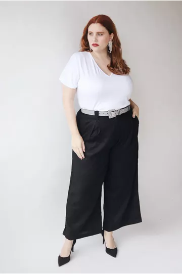 Blusa Podrinha Gola V Branca - Plus Size - DELPHINA