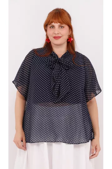 Blusa em Crepe com Gola Laço Azul Marinho - Plus S... - DELPHINA