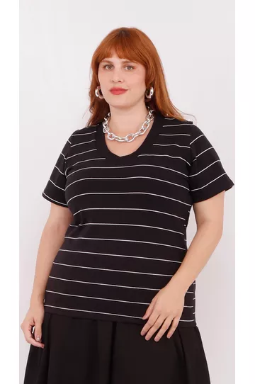 Blusa Malha Premium Preta Listra Fina - Plus Size - DELPHINA