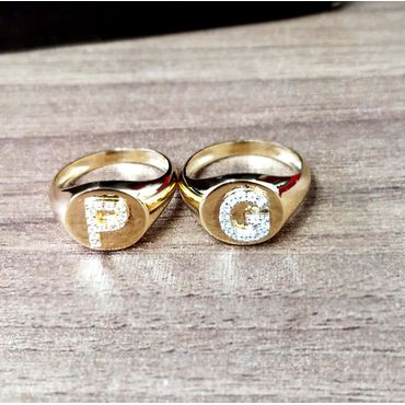 Anel em Ouro 18k Personalizado com a Inicial Cravejada - Helder Joalheiros 