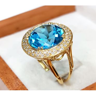 Anel em Ouro 18k personalizado com Topázio Redondo Central e Diamantes Laterais - Helder Joalheiros 