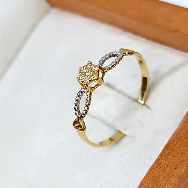 Anel Solitário em Ouro 18k Florzinha Cravejada Trabalhada - Helder Joalheiros 