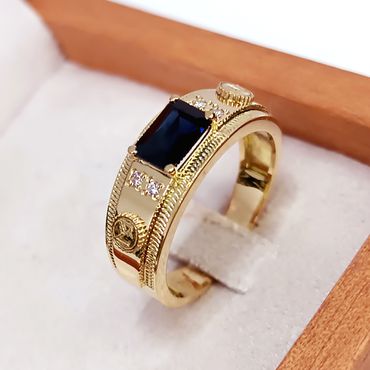 Anel de Formatura Personalizada Masculino com Pedra Central Carrê para o curso Administração e Demai... - Helder Joalheiros 
