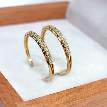 Aparador Meia Aliança para noivado e Casamento em Ouro 18k com Pedras - Helder Joalheiros 
