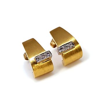 Brinco em Ouro 18k Trapézio Fosco cravejado com Diamantes - Helder Joalheiros 