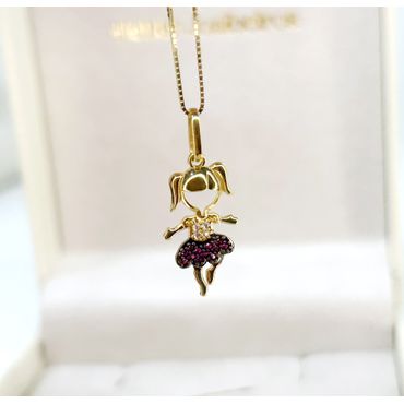 Pingente em Ouro 18k Menina com Saia Cravejada Vermelho e Branco - Helder Joalheiros 