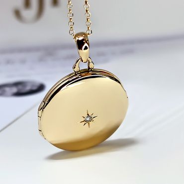 Relicário em Ouro 18k Personalizado com Diamante Central - Helder Joalheiros 