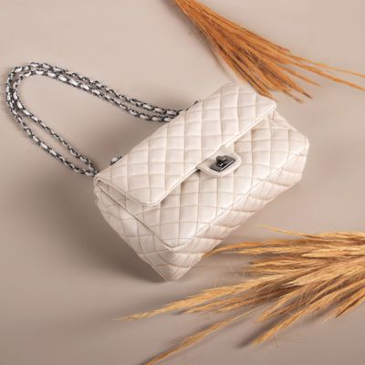 Bolsa Transversal Feminina Matelassê em Couro Alça... - Cris Santos