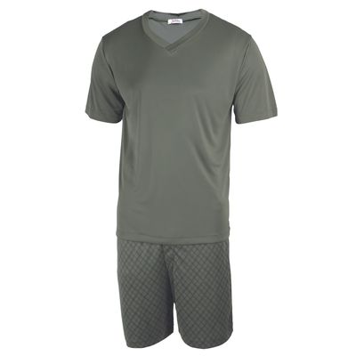Pijama masculino curto, camiseta com gola V e shorts. Em tecido de liganete ( 100% poliamida). Na cor verde. 