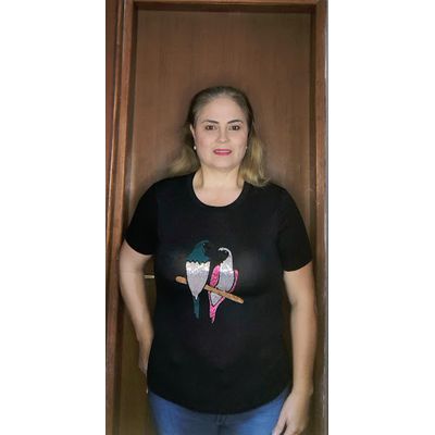 T-SHIRT COM APLICAÇOES - LUJO MODAS