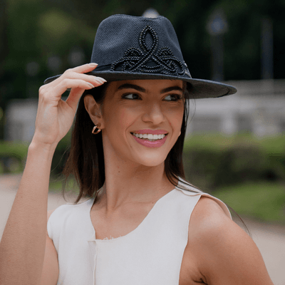 Chapéu Preto com Bordado Arabesco Preto - MONALOVERS