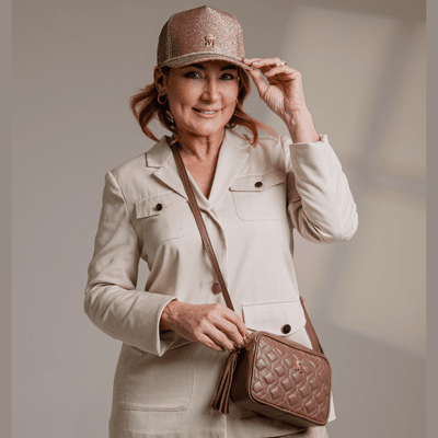 Bolsa em Couro Capuccino com Matelasse e Bambolim ... - MONALOVERS