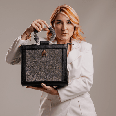 Bolsa em Couro Preto c/ manta de Cristal Edna - MONALOVERS
