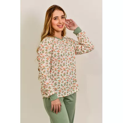 Pijama feminino, fechado (sem botões), calça e manga comprida com punho. Em tecido PV, blusa e calça (65%poliester e 35%viscose). Na cor salmão com estampa e calça verde.