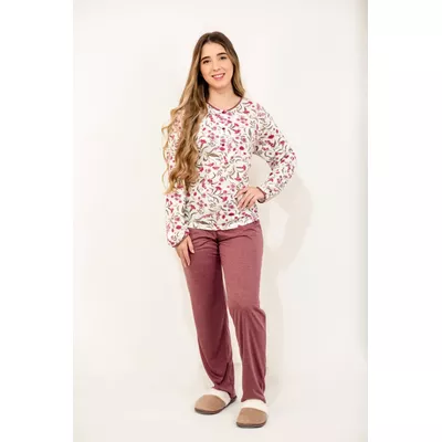 Pijama de inverno, semiaberto (com botões), manga e calça comprida. Em tecido de PV (66% poliéster e 35% viscose). Na cor vinho mescla com estampa floral.