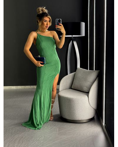 VESTIDO VERÔNICA LONGO VERDE BANDEIRA - 0046730013 - CAROLLA FERRARO