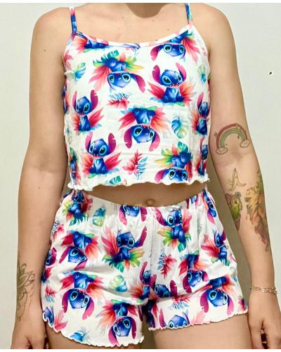 Baby Doll Ondinha - Stitch Floral (fundo branco) - DONA DE MIM (@donaademimstore)