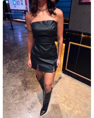 Vestido Couro Tomara que Caia Com Fenda