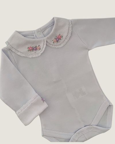 Body Paris com Bordados Rosa, Lavanda e Rosa Clarinho