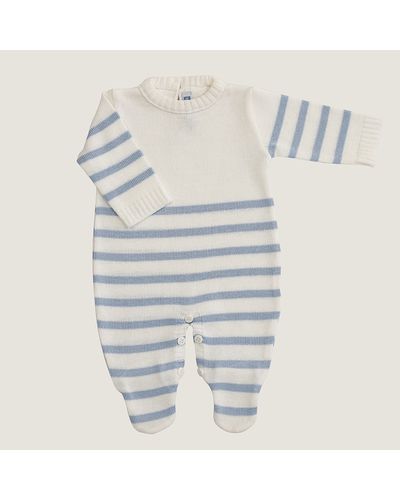 Macacão Artur Branco com Azul Bebê. 