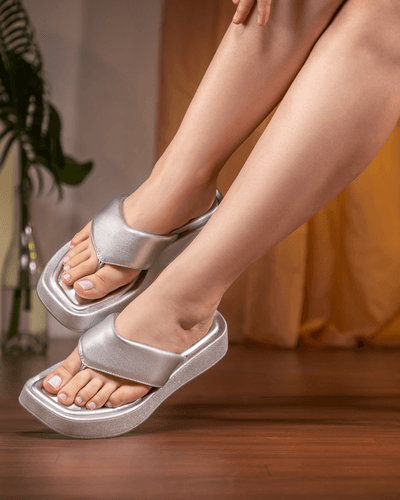 Chinelo Fresia - Prata - Pé Relax Calçados Confortáveis