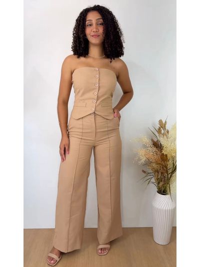 Conjunto Blusa Tomara que Caia e Calça Caqui