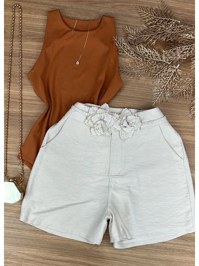 Short Alfaiataria Com Cinto de Flor Bege
