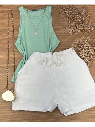 Short Alfaiataria Com Cinto de Flor Branco
