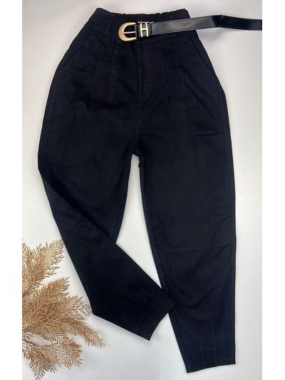 Calça Cenoura com Cinto Preta