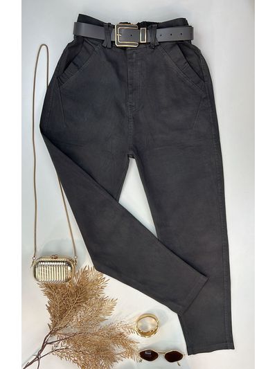 Calça Cenoura MOM Com Cinto Preta