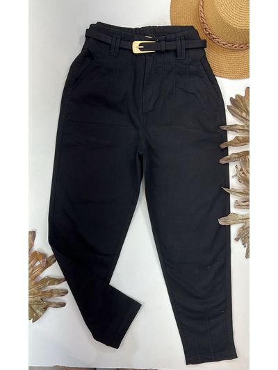 Calça Cenoura com Cinto Dourado Preta