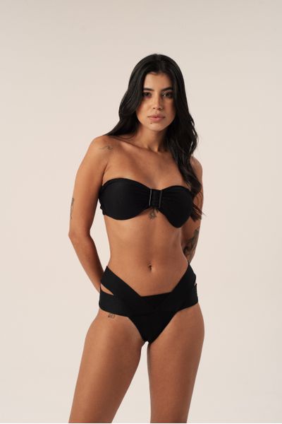 TOP TOMARA QUE CAIA FIVELA TEXTURA PRETO E CALCINHA DUPLA ALÇA TEXTURA PRETO