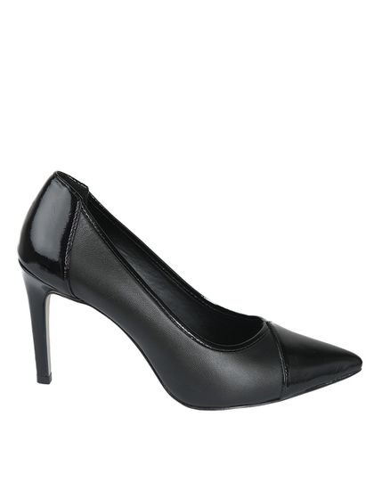 Scarpin Preto Salto Fino em Couro - SAGIAN
