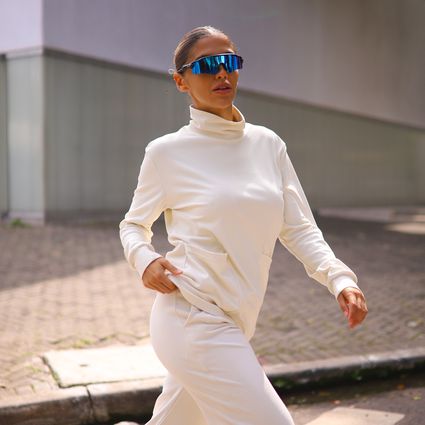 Blusa Ravena off white textura com bolsos e gola a... - TRITUÊ