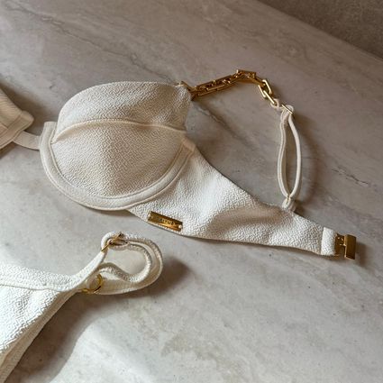 Top Solana meia taça textura off white vanilla com... - TRITUÊ