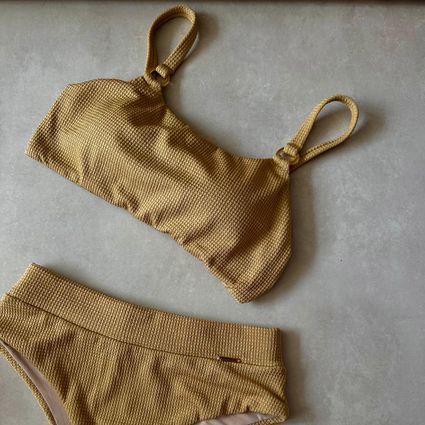Top Grécia faixa textura dourado com argolas Tritu... - TRITUÊ